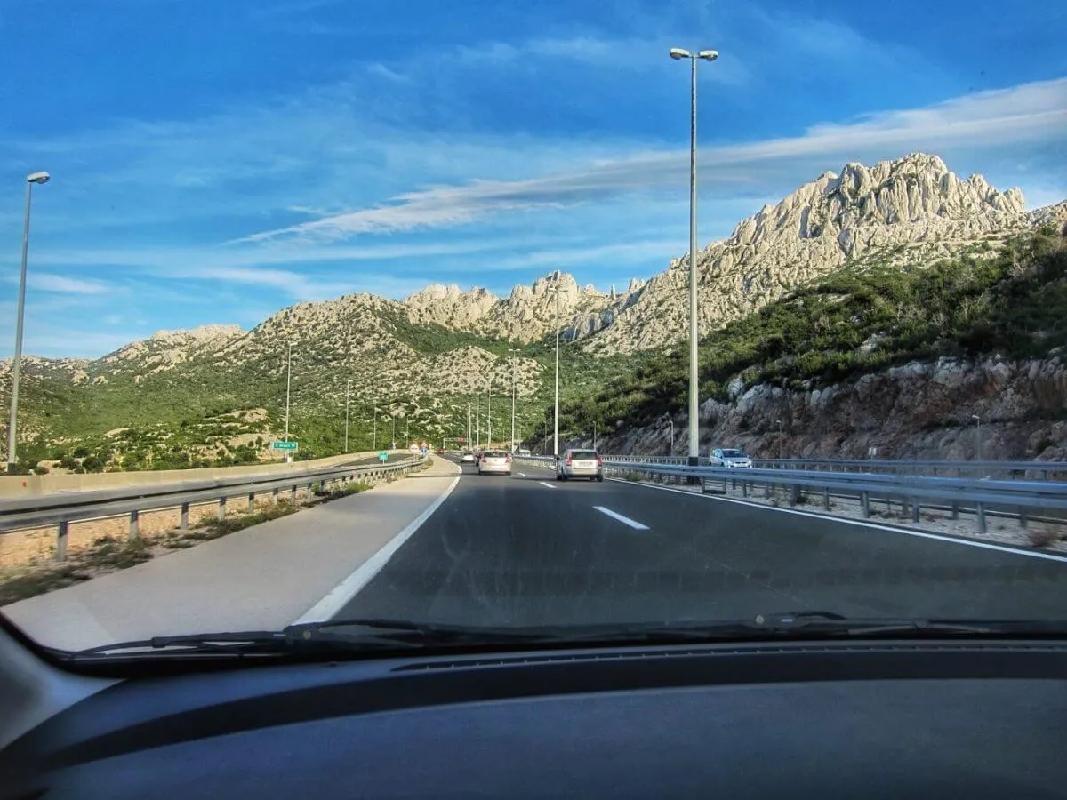 Ile kosztuje autostrada do Splitu? Sprawdź opłaty i trasy!