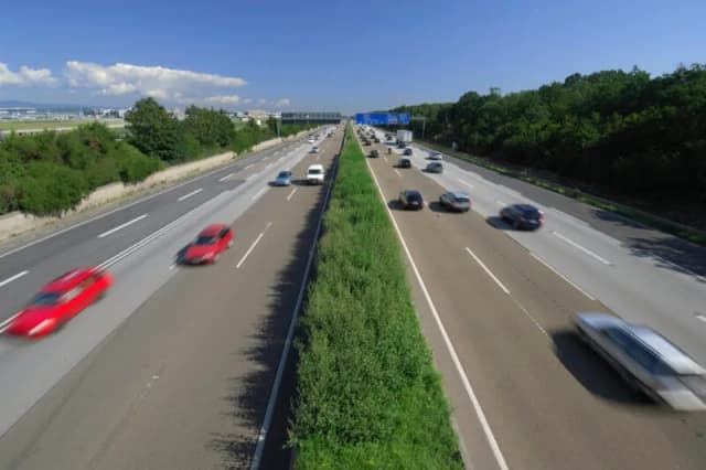 Ile można jechać na autostradzie w Słowenii? Sprawdź zasady i limity