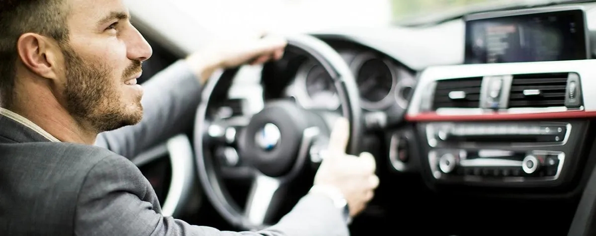 Zawodowy kierowca co to znaczy? Poznaj jego obowiązki i wymagania